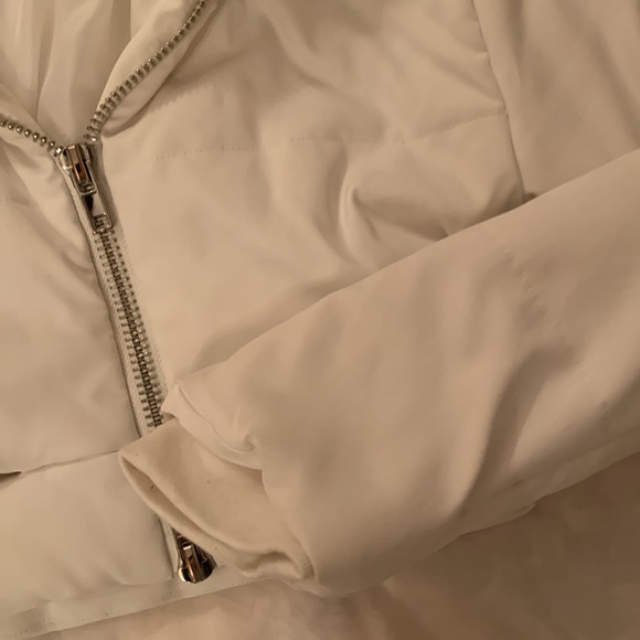 White cropped design puffer jacket - Picture 4 of 7